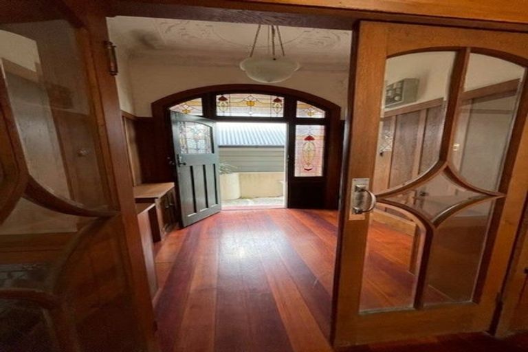 Photo of property in 64 Hawker Street, Mount Victoria, Wellington, 6011