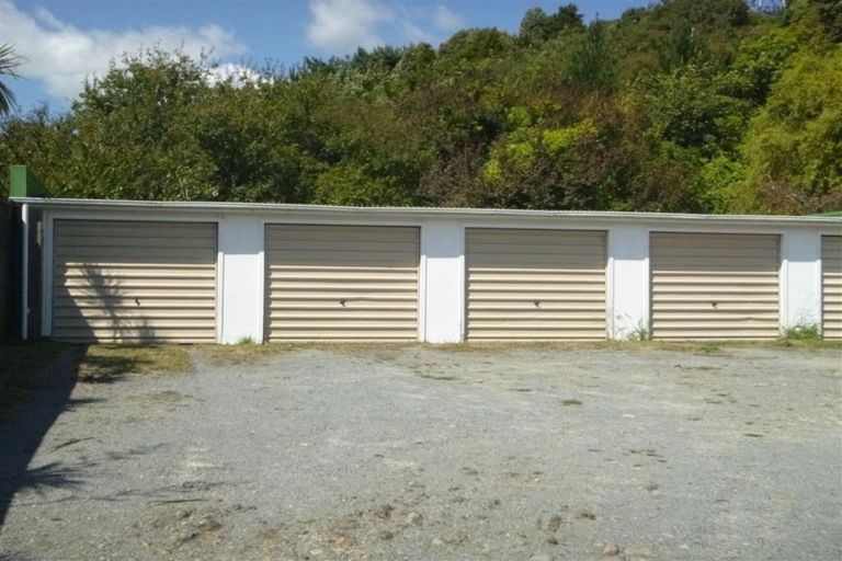 Photo of property in Rosalie Flats, 4/1034 Fergusson Drive, Clouston Park, Upper Hutt, 5018