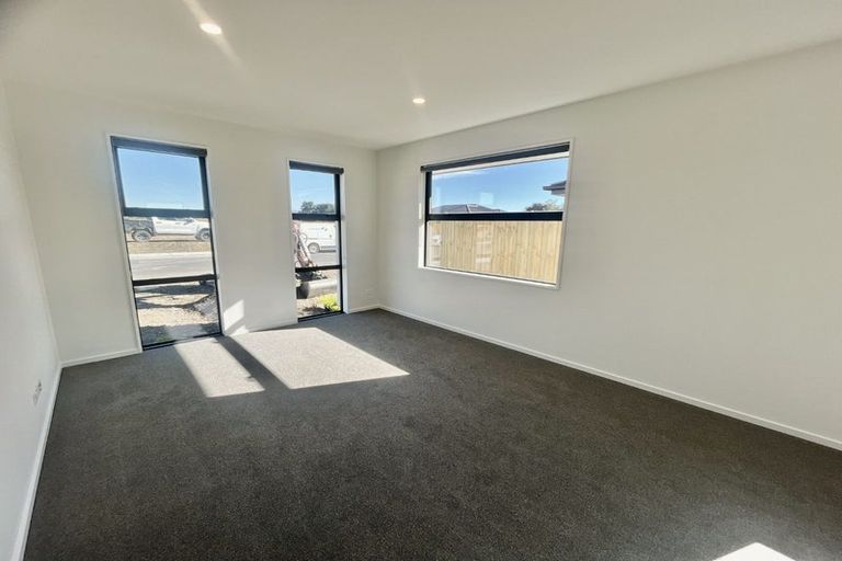 Photo of property in 10 Mehrtens Crescent, Woodend, 7691