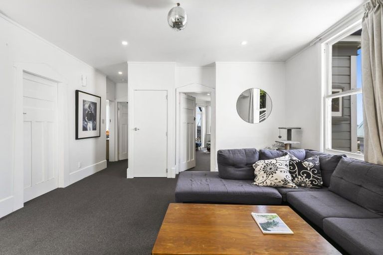 Photo of property in 112 Kelburn Parade, Kelburn, Wellington, 6012