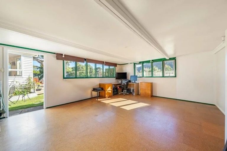 Photo of property in 7 Moehau Grove, Trentham, Upper Hutt, 5018