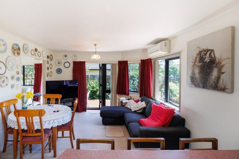 Photo of property in 7 Jasmine Place, Fitzherbert, Palmerston North, 4410