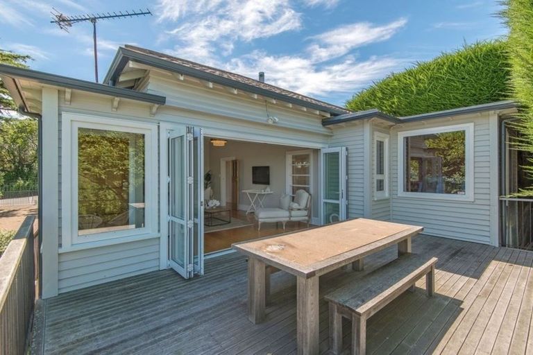 Photo of property in 96 Dyers Pass Road, Cashmere, Christchurch, 8022