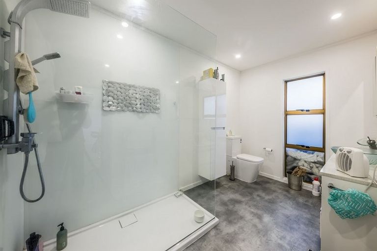 Photo of property in 2/13 Phoenix Place, Papatoetoe, Auckland, 2025