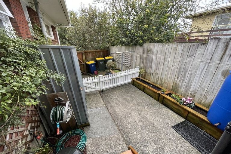 Photo of property in 1/34 Ayton Drive, Totara Vale, Auckland, 0629