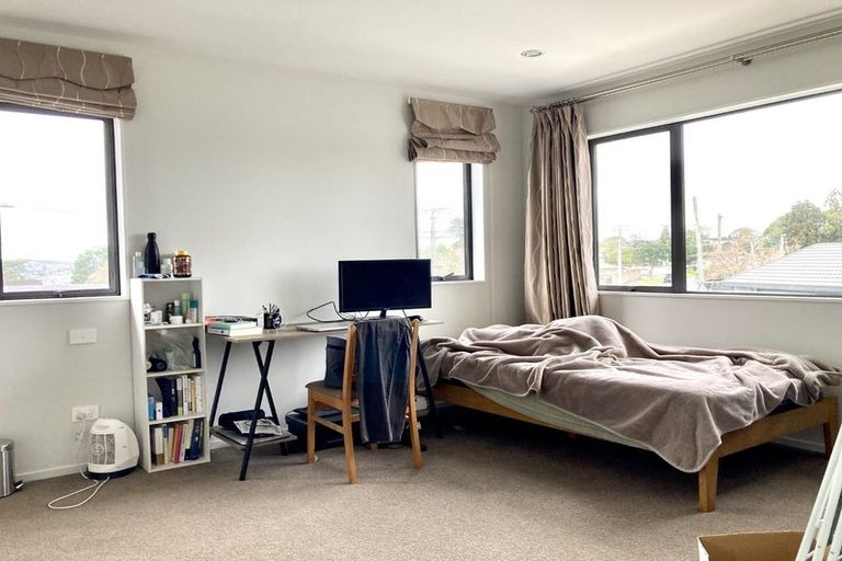 Photo of property in 73 Sturges Road, Henderson, Auckland, 0612