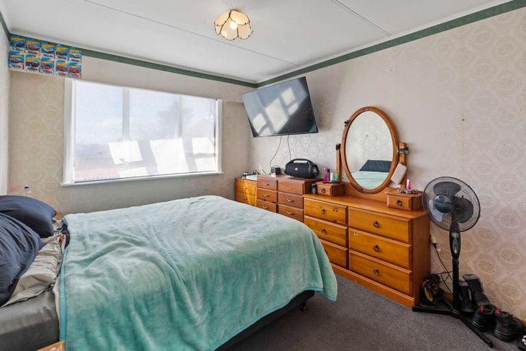 Photo of property in 18 Endeavour Street, Marfell, New Plymouth, 4310