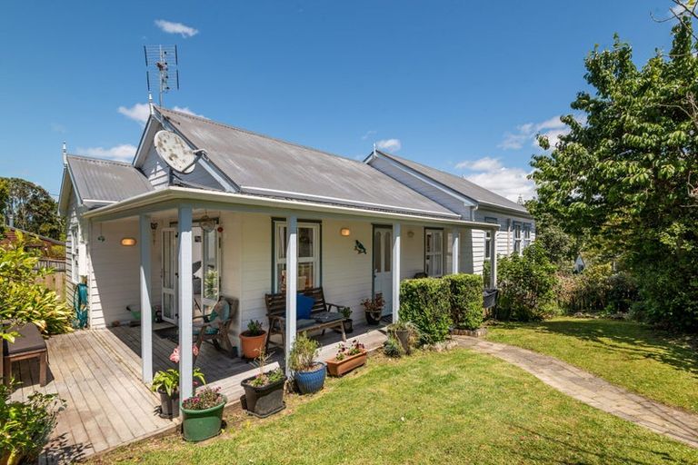 Photo of property in 2/19 Salem Place, Torbay, Auckland, 0630