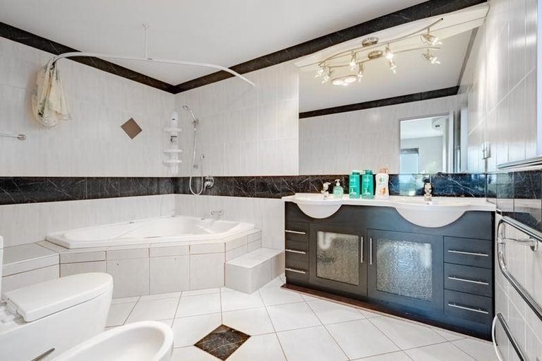 Photo of property in 97 Penguin Drive, Murrays Bay, Auckland, 0630