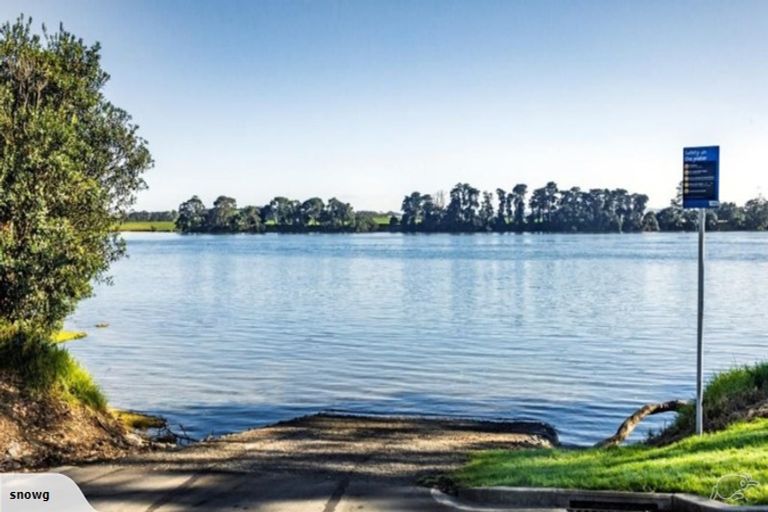 Photo of property in 4 Tahuna Minhinnick Drive, Glenbrook, 2681