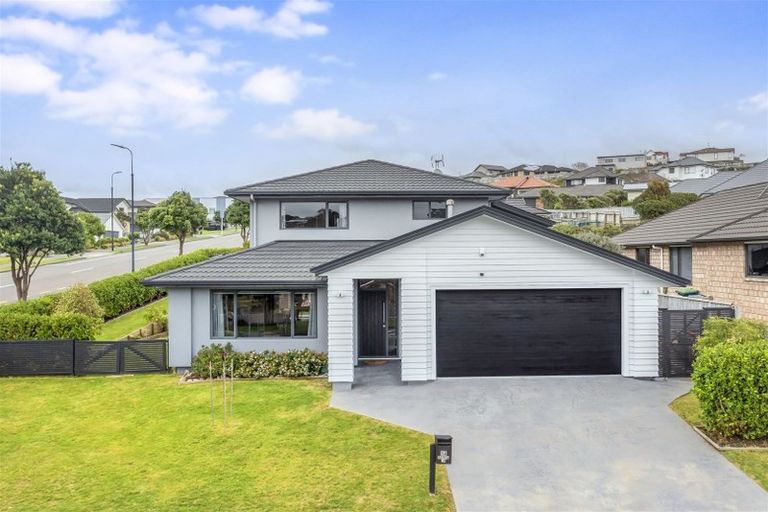 Photo of property in 12 Aotea Drive, Aotea, Porirua, 5024