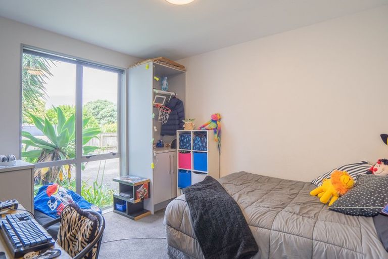 Photo of property in 18 Olliver Grove, Waikanae Beach, Waikanae, 5036