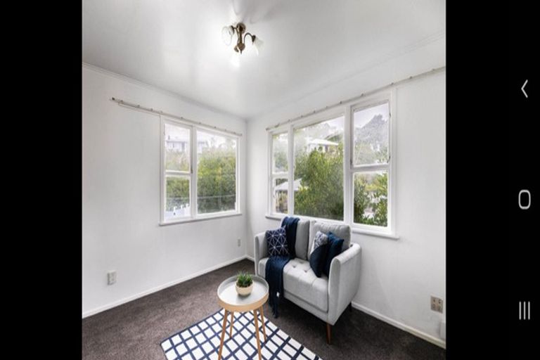 Photo of property in 1a Link Road, Newlands, Wellington, 6037