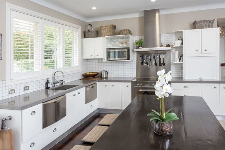 Photo of property in 19 Montgomery Crescent, Cockle Bay, Auckland, 2014