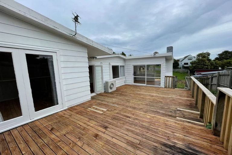 Photo of property in 16 Savoy Road, Glen Eden, Auckland, 0602