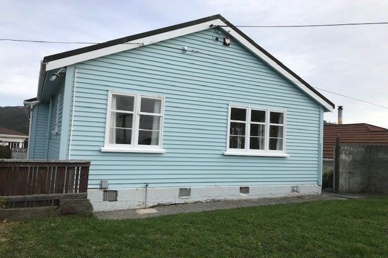 Photo of property in 160 The Ridgeway, Mornington, Wellington, 6021