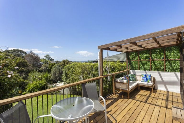 Photo of property in 36 Elliston Crescent, Stanmore Bay, Whangaparaoa, 0932
