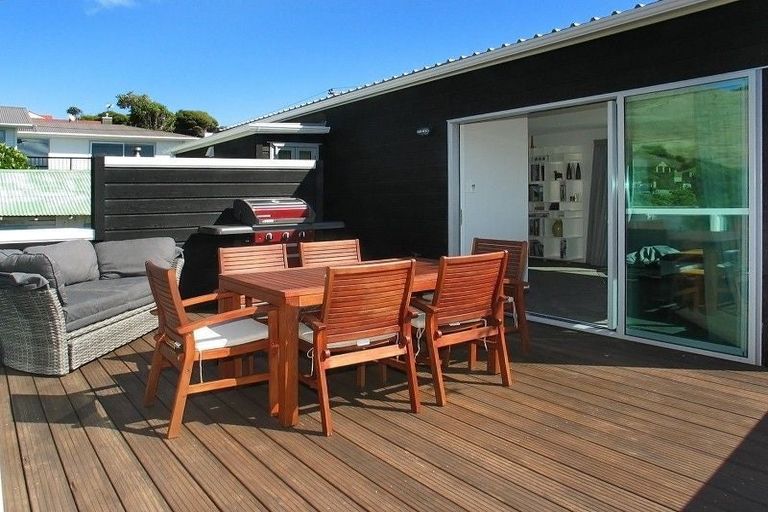 Photo of property in 90 Muri Road, Pukerua Bay, 5026