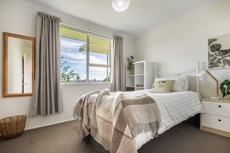 Photo of property in 10 Dalry Place, Mangere Bridge, Auckland, 2022