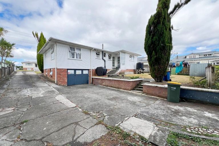 Photo of property in 41 St Leonards Road, Kelston, Auckland, 0602
