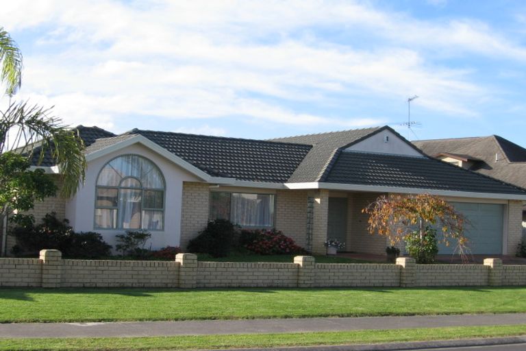 Photo of property in 181 Lakeside Drive, Orewa, 0931