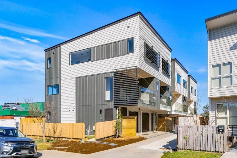 Photo of property in 121a Sycamore Drive, Sunnynook, Auckland, 0620