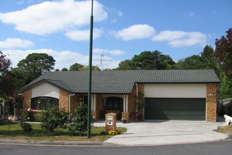 Photo of property in 7 Lincoln Close, Northcross, Auckland, 0630
