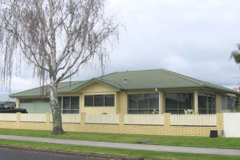 Photo of property in 15 Ngahere Street, Otumoetai, Tauranga, 3110