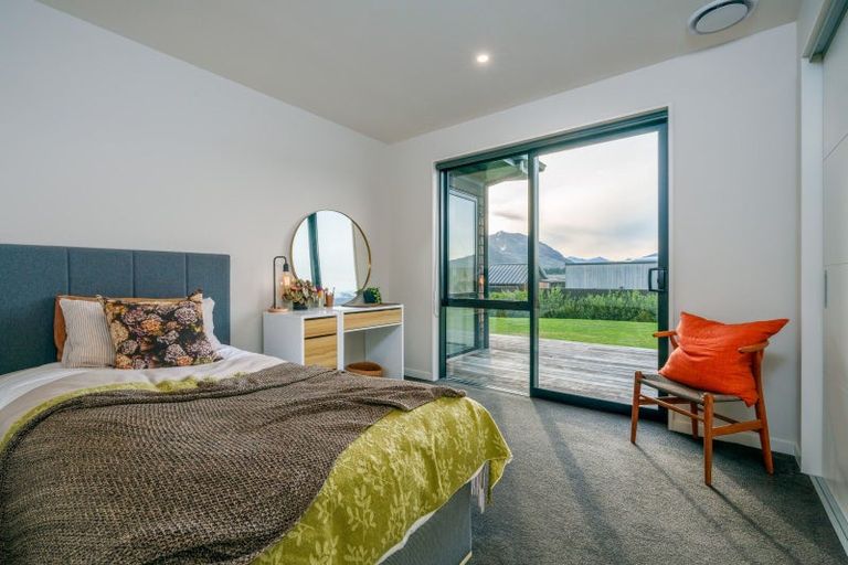 Photo of property in 7 Little Alpha Loop, Wanaka, 9305