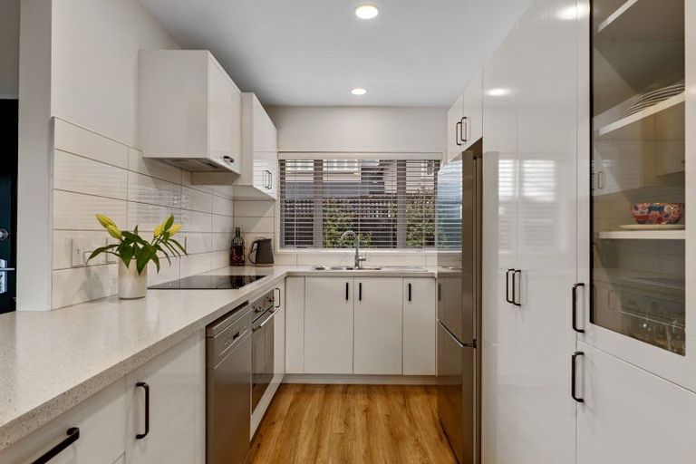 Photo of property in 87b Aikmans Road, Merivale, Christchurch, 8014