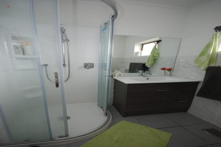 Photo of property in 1/10 Anne Road, Hillcrest, Auckland, 0627