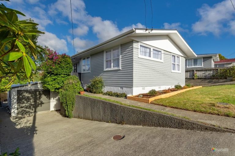 Photo of property in 18 Mark Avenue, Paparangi, Wellington, 6037