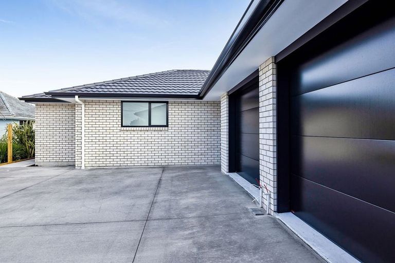 Photo of property in 120 Seaview Road, Westown, New Plymouth, 4310