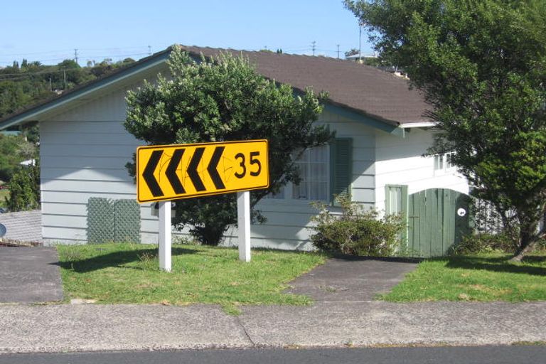 Photo of property in 25 Woodcote Drive, Glenfield, Auckland, 0629