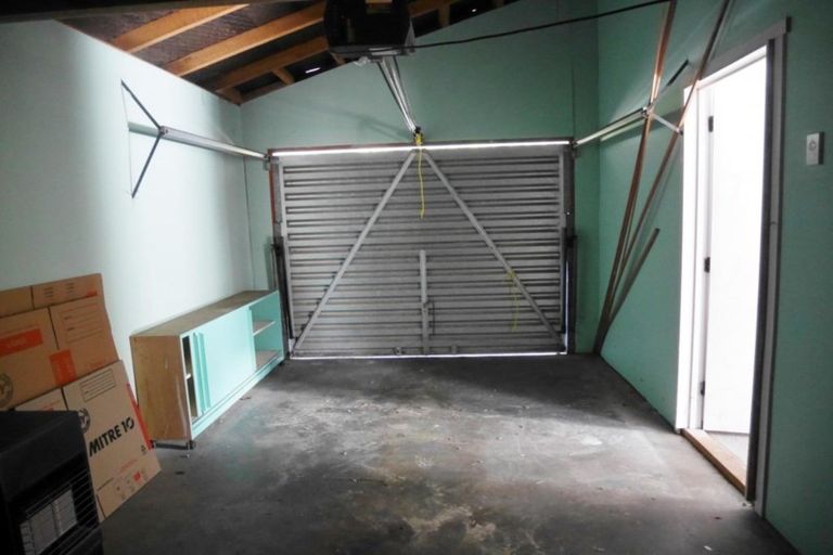 Photo of property in 32 Raekura Place, Redcliffs, Christchurch, 8081