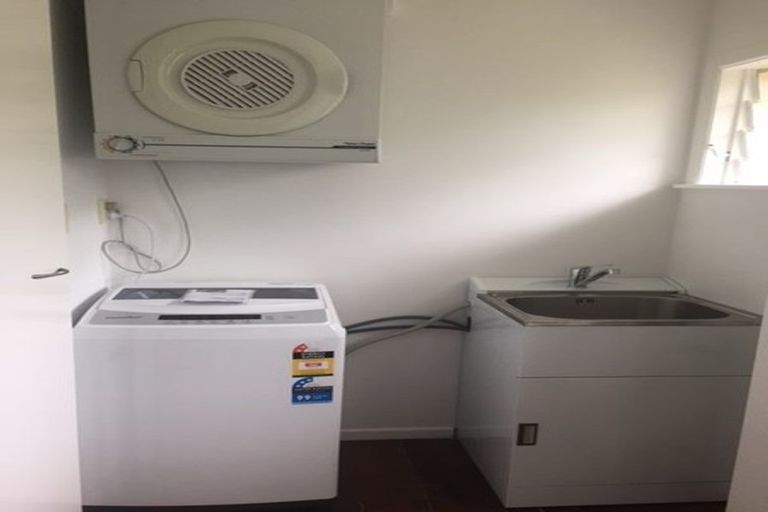 Photo of property in 68 Gladstone Road, Northcote, Auckland, 0627