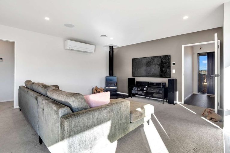 Photo of property in 19 Cressy Place, Darfield, 7510