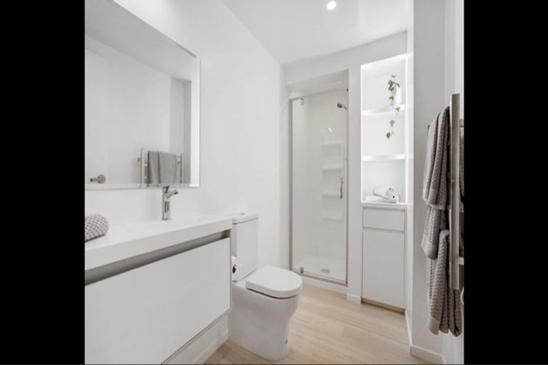 Photo of property in 10 Palmyra Way, Half Moon Bay, Auckland, 2012