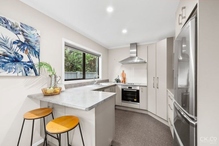 Photo of property in 32a Dowling Grove, Silverstream, Upper Hutt, 5019