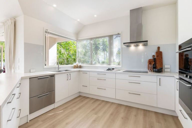 Photo of property in 27 Warman Road, Okura, Auckland, 0792