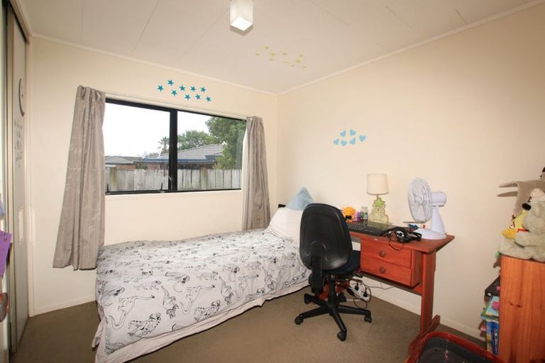 Photo of property in 1/7 Barbados Drive, Unsworth Heights, Auckland, 0632