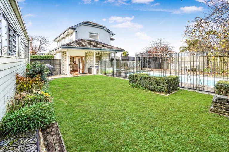 Photo of property in 67 Forest Lake Road, Forest Lake, Hamilton, 3200