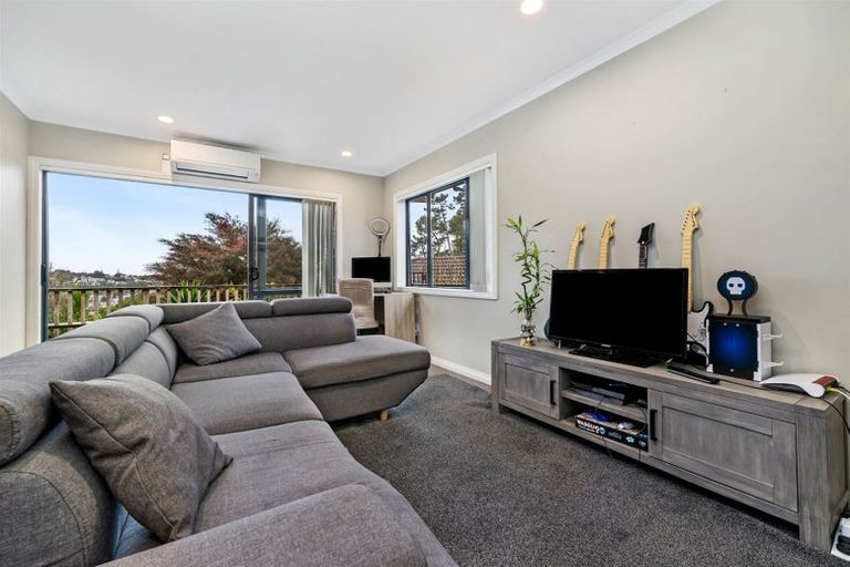 Photo of property in 53 Helleur Road, Massey, Auckland, 0614