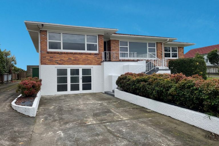 Photo of property in 222 Te Atatu Road, Te Atatu South, Auckland, 0610