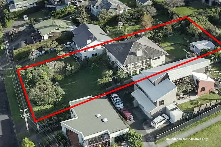 Photo of property in 98 Hebron Road, Waiake, Auckland, 0630