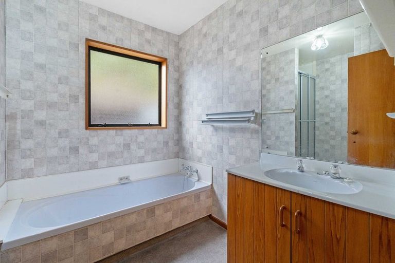 Photo of property in 11 Briarmont Street, Avondale, Christchurch, 8061