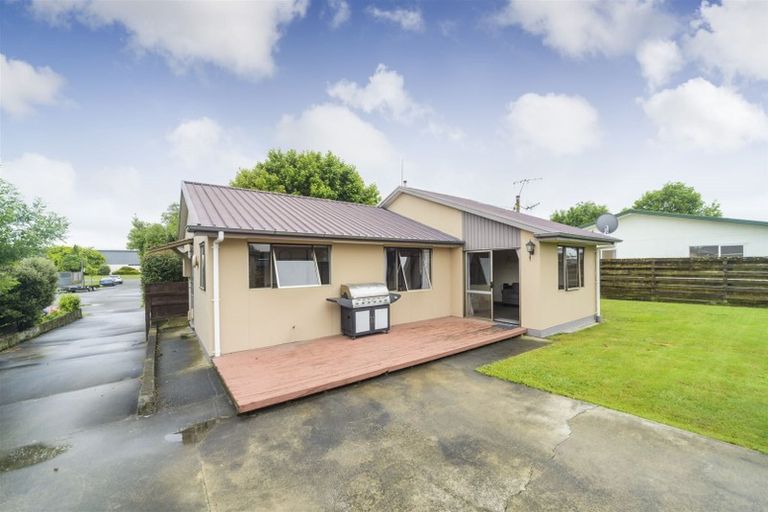 Photo of property in 6 Adams Place, Kelvin Grove, Palmerston North, 4414