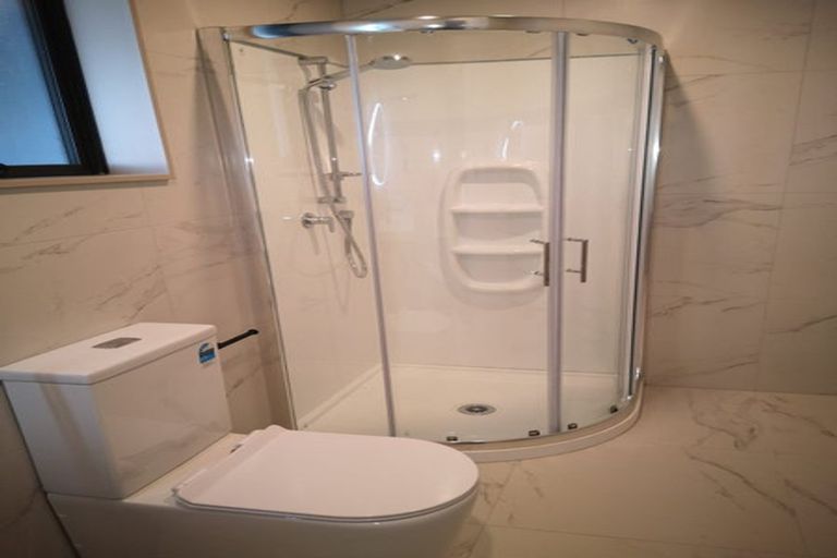 Photo of property in 44a Glen Vista Place, Bayview, Auckland, 0629