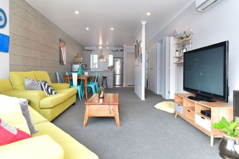 Photo of property in 3/925 Whangaparaoa Road, Manly, Whangaparaoa, 0930