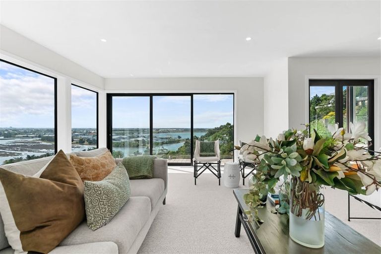 Photo of property in 19 Osmond Lane, Mount Pleasant, Christchurch, 8081